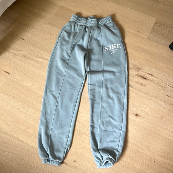NIKE Retro Sweatpants - Picture 1 of 5